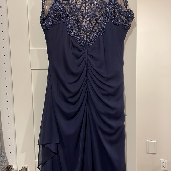 Beautiful floor length gown - Picture 3 of 3